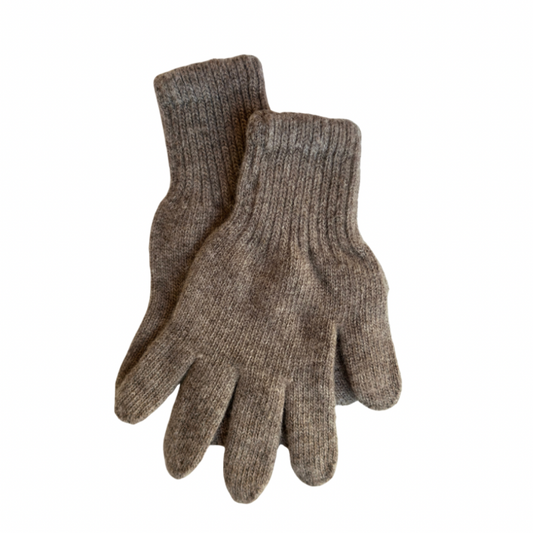 Paire de gants en laine de yak taupe sur fond blanc